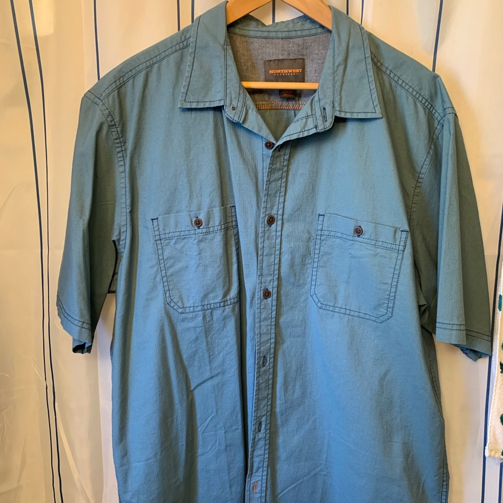 Men’s button up shirt sleeve shirt